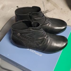 ABEO Pro System Black Booties Sz. 9